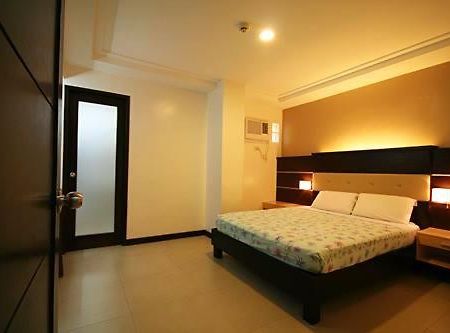 โอลองกาโป ทราเวล ลอดจ์ Hotel ภายนอก รูปภาพ