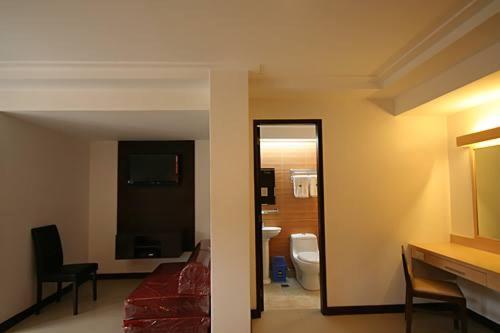 โอลองกาโป ทราเวล ลอดจ์ Hotel ภายนอก รูปภาพ